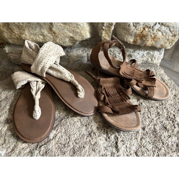 2 Pairs Faux Suede Sandals Sz7- Tan SANUK Yoga Sling & Brown MINNETONKA Fringe - Picture 1 of 12
